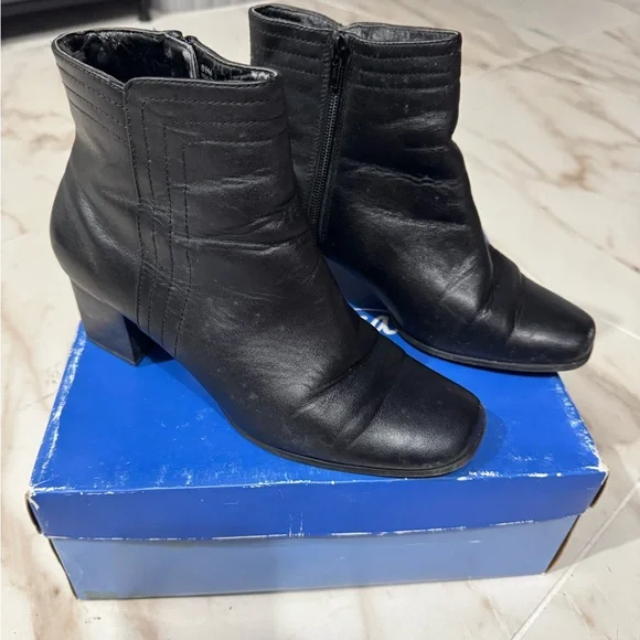 Caressa Leather Boots - Picture 7 of 9